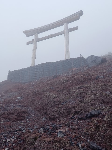 D2: 六合目 > 九合目万年雪山荘 | 富士山3776+電單車遊 | 旅遊 露營 跑山 跑步 運動 水上活動 | Hidy Chan | hidychan.com