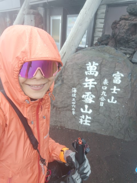 D2: 六合目 > 九合目万年雪山荘 | 富士山3776+電單車遊 | 旅遊 露營 跑山 跑步 運動 水上活動 | Hidy Chan | hidychan.com