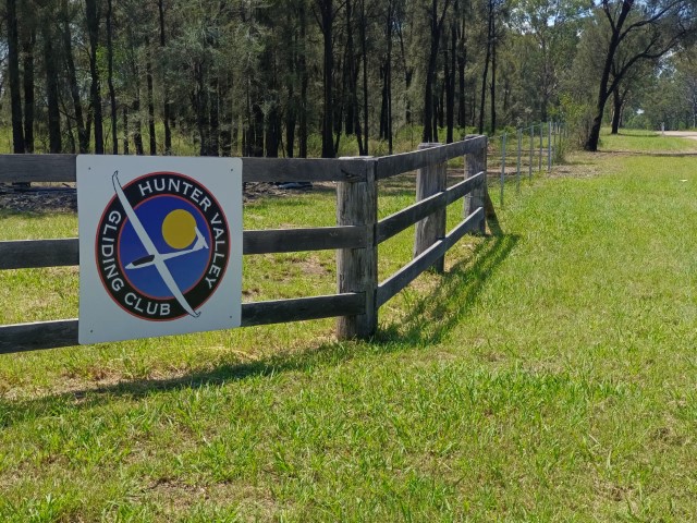 Hunter Valley Gliding Club | 首次南半球之澳洲電單車露營遊 | 旅遊 露營 跑山 跑步 運動 水上活動 | Hidy Chan | hidychan.com