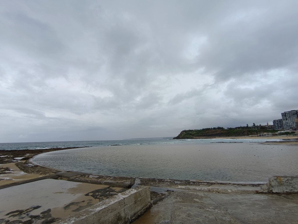 New Castle Beach | 首次南半球之澳洲電單車露營遊 | 旅遊 露營 跑山 跑步 運動 水上活動 | Hidy Chan | hidychan.com