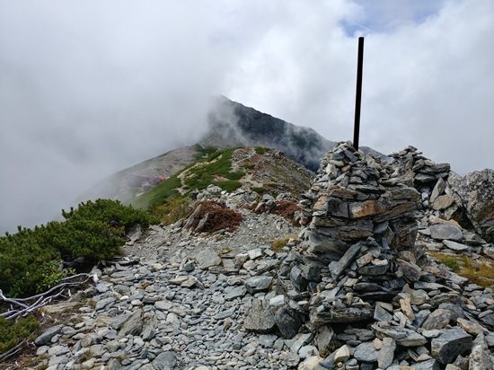 D5: 北岳山>北岳山莊 | 自己一人出走挑戰日本神山之旅 | 旅遊 露營 跑山 跑步 運動 水上活動 | Hidy Chan | hidychan.com